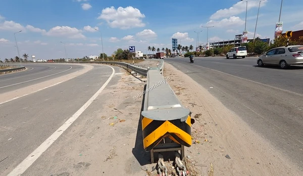 Optimizing daily travel with clear signage and wide roads heading to Hosur Road and Kolar from Sobha World City.