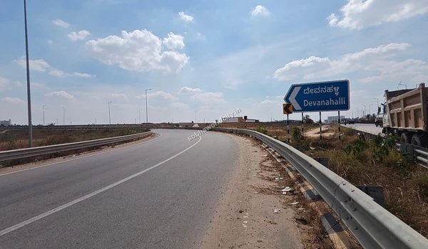 Highway ramp providing direct access to the NE-7 route and Devanahalli, offering superior connectivity to the residents of Sobha World City.