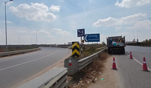Wide curve on the highway with clear road guidance towards Devanahalli, adding immense transit value to the Sobha World City location.