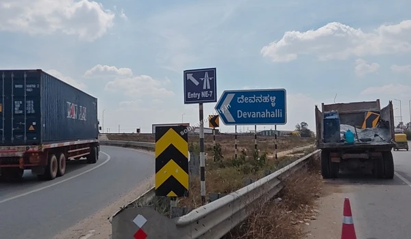 Quiet moment on the highway ramp providing direct access to the NE-7 expressway, offering superior connectivity to the residents of Sobha World City.