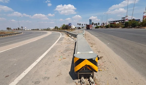 Demonstrating an easy and hassle-free commute via the Hosur Road ramp, providing top-tier connectivity for Sobha World City.