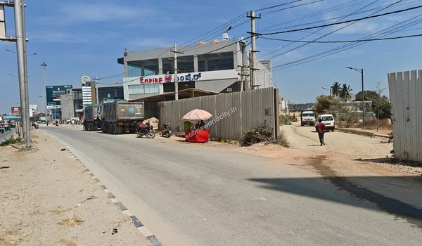 The main access route for Sobha World City situated right next to the prominent Empire restaurant landmark on the highway.