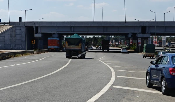 Clear express lanes on the highway junction demonstrating the fast and traffic-free approach route to Sobha World City.