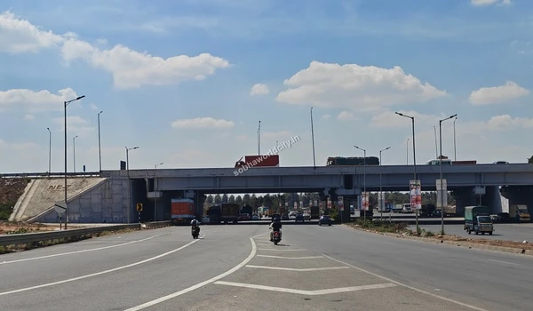 The underpass connecting the main expressway, offering quick access to Sobha World City.