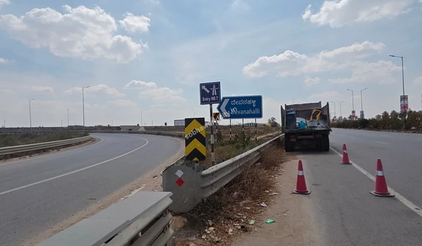 Blue navigation signs indicating the Devanahalli route and NE-7 entry, representing the hassle-free commute options for Sobha World City.