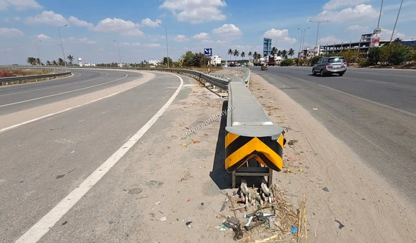 The safety partition on the expressway marking the start of the Hosur Road slip road, a major commuting convenience for the Sobha World City community.