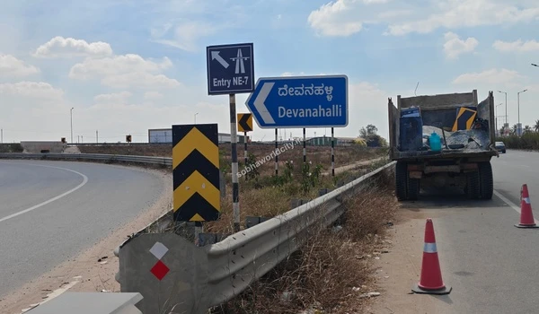 Clear daytime visual of the transit pathways and NE-7 expressway markers, benefiting the future residents of the Sobha World City community.