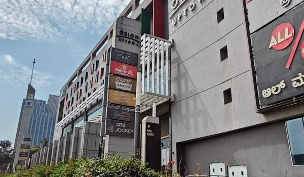 A view of the mall entry points with fashion and lifestyle brand boards easily accessible from Sobha World City