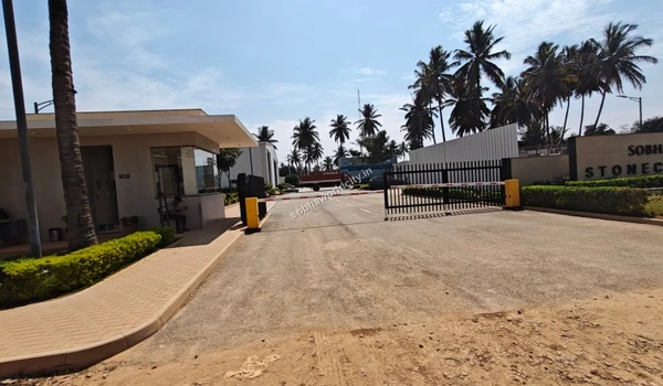 Security cabin and entrance boom barrier at the Sobha Stonecraft granite polishing facility for Sobha World City