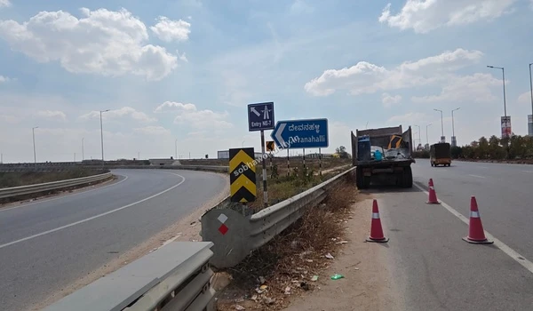 Merging lanes and clear Entry NE-7 signage directing traffic efficiently, located in close proximity to the Sobha World City premises.