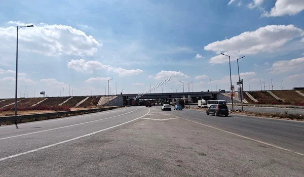 A clear view of the highway underpass providing smooth connectivity to Sobha World City.