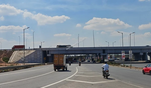 A bright and clear highway view showcasing the excellent road infrastructure connecting directly to Sobha World City.