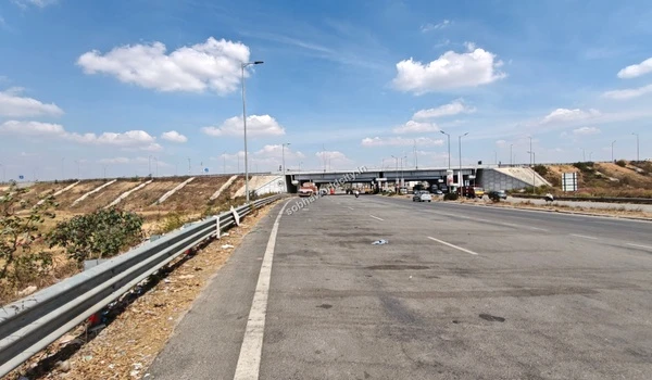 Clear drive along the Hoskote highway heading towards the underpass, a key route for future residents of Sobha World City