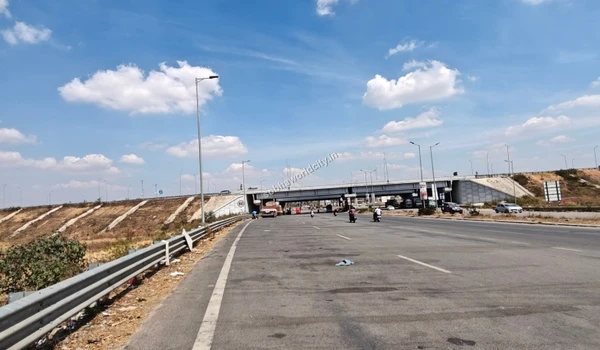 Clear view of the road access from Hoskote through the Kolar underpass, showcasing the strategic location and accessibility of Sobha World City