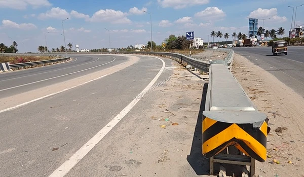 Open highway stretch approaching the critical junction for Hosur Road, defining the daily travel ease expected around the Sobha World City perimeter.