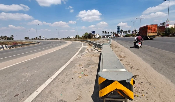 Modern road infrastructure with safety barriers at the Hosur Road ramp, providing excellent daily commutes for Sobha World City.