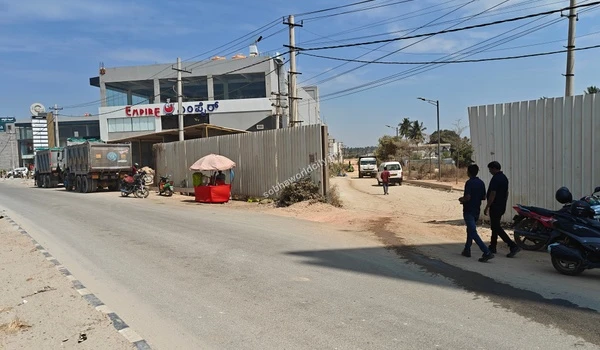 The strategic entry point for Sobha World City demonstrating seamless connectivity for commuters along the Old Madras Road.