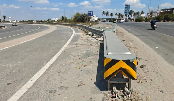 The seamless integration of the Hosur Road ramp with the main Kolar highway, offering multiple travel options right outside Sobha World City.