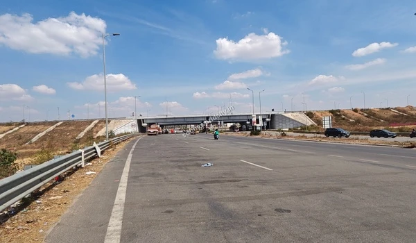 Wide view of the seamless road network connecting Hoskote and KR Puram directly to the gates of Sobha World City