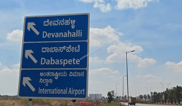 Well-laid highway curvature and safety barriers leading commuters comfortably towards Devanahalli from Sobha World City.