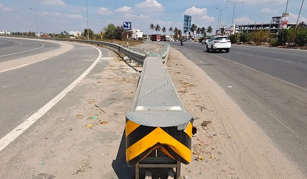 The strategic road network separating Kolar-bound traffic from the Hosur Road exit, ensuring fast travel from Sobha World City.