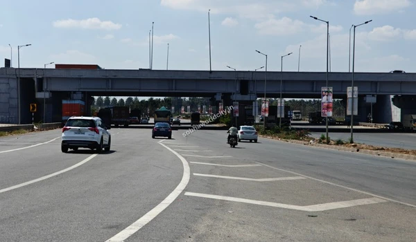 The main underpass junction providing traffic-free connectivity and a direct transit corridor for Sobha World City residents.